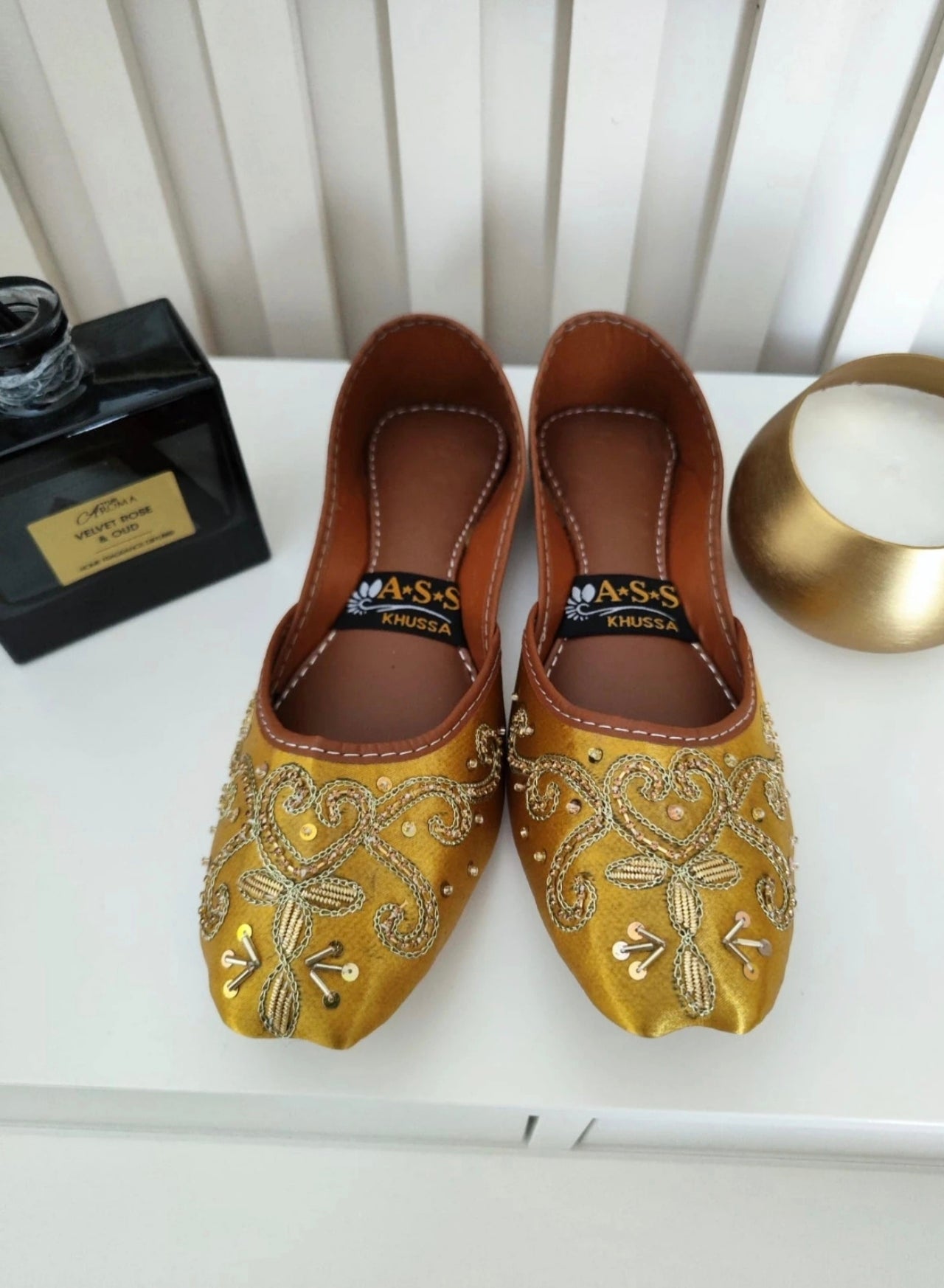 Yellow/gold khussas