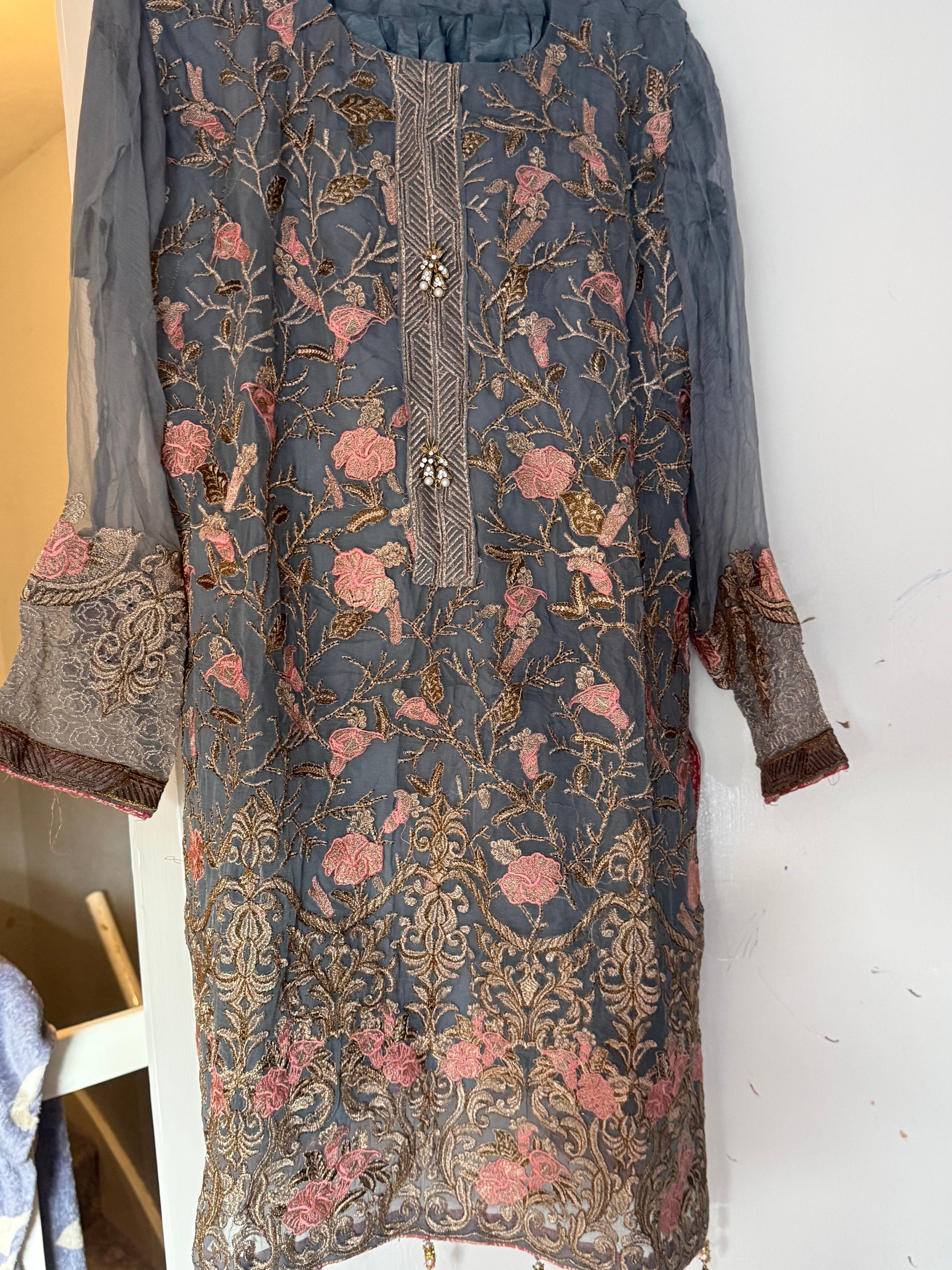 Shalwar qameez