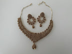 Elegant gold jewellery set