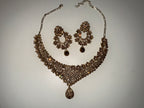 Elegant gold jewellery set