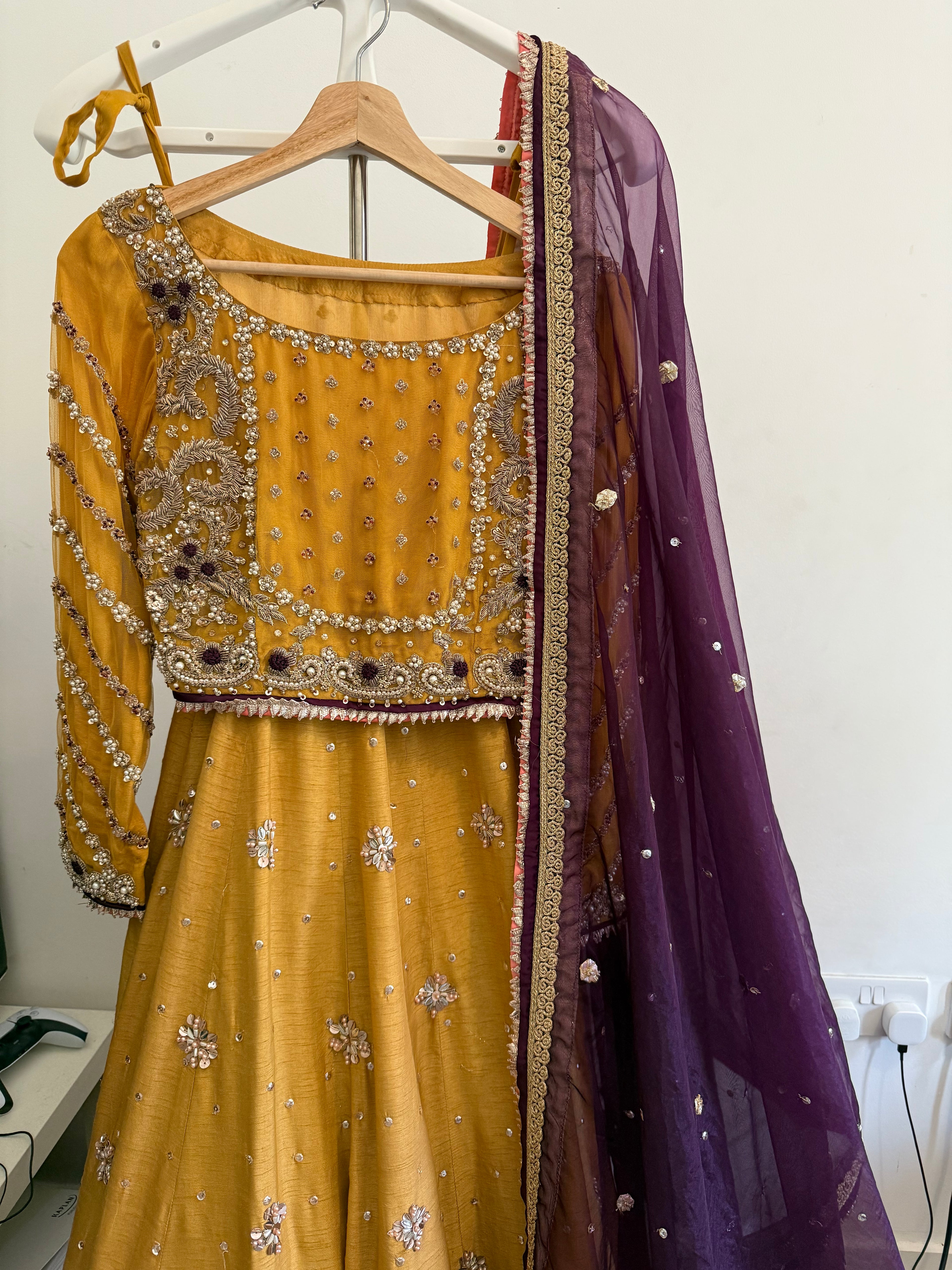 Bridal hand made 5 piece full dress - size small