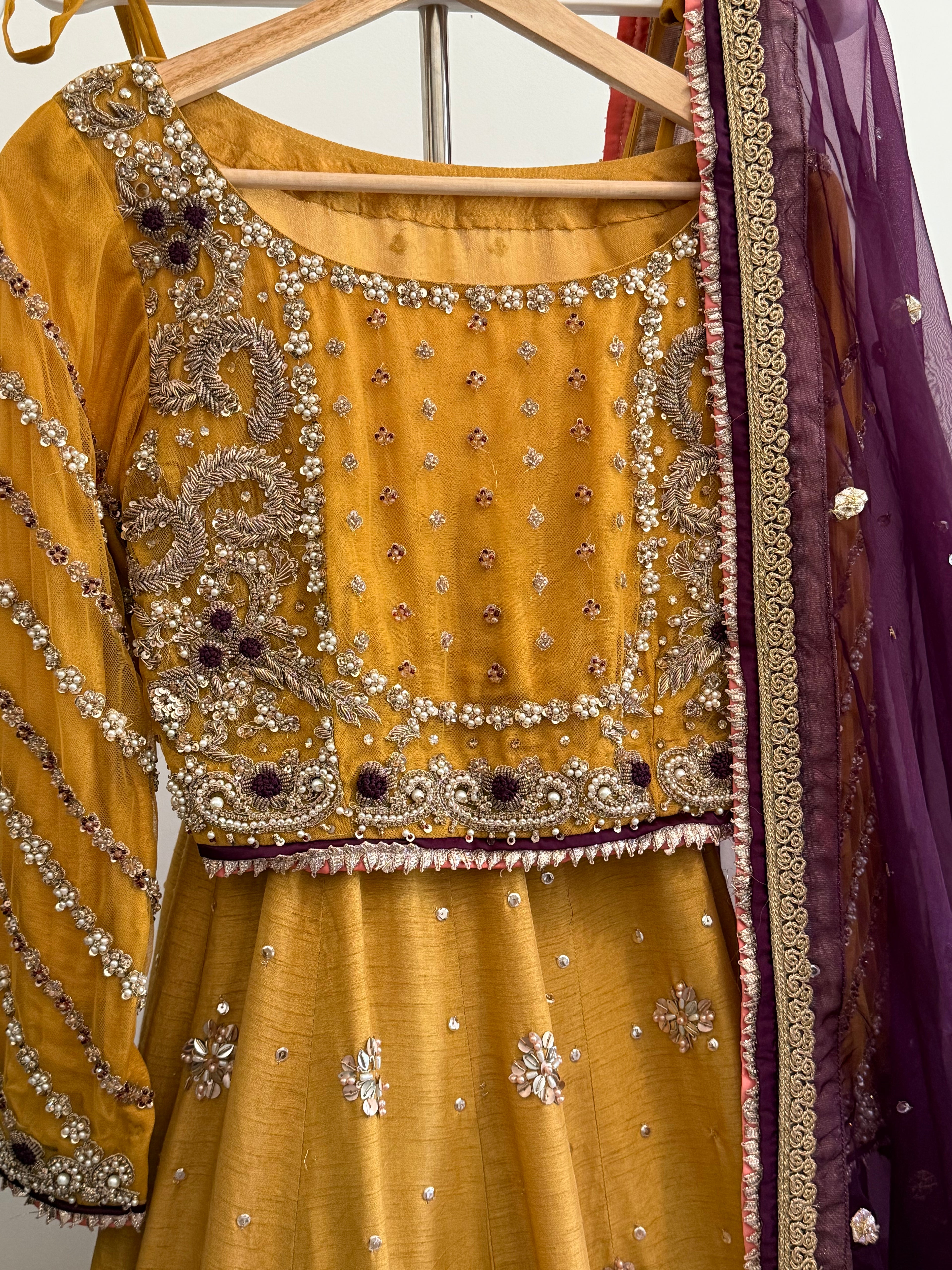 Bridal hand made 5 piece full dress - size small