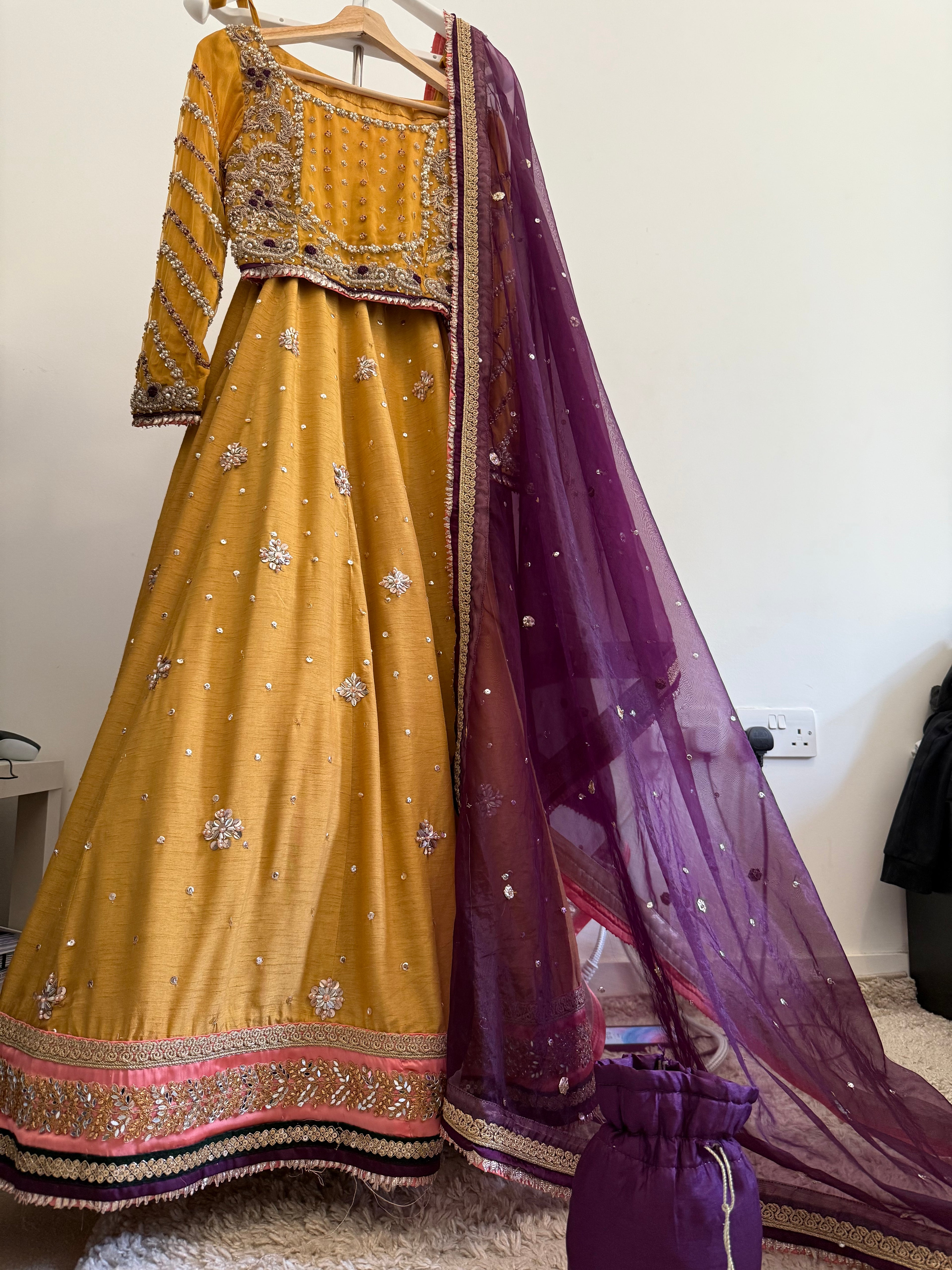 Bridal hand made 5 piece full dress - size small